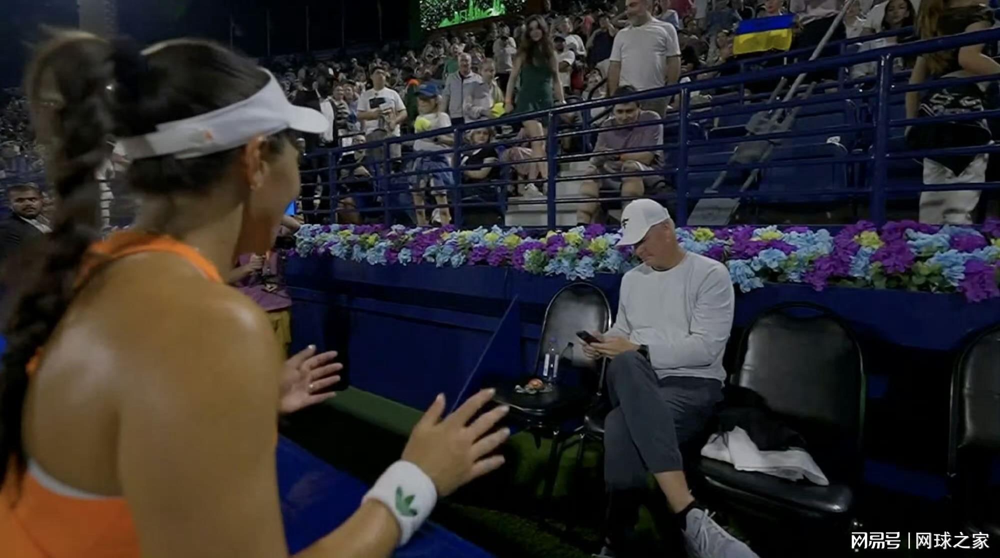 开云体育下载-笑死！佩古拉夺冠遭教练无视，采访科达女主持离谱口误变翻车现场